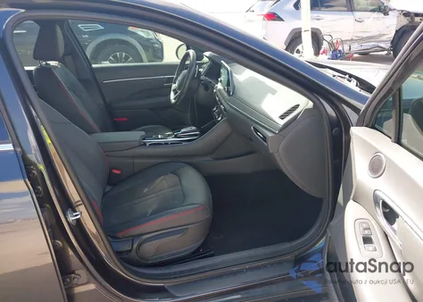 2021 Hyundai Sonata Sel Plus z USA, uszkodzony, nr VIN 5NPEJ4J25MH098106